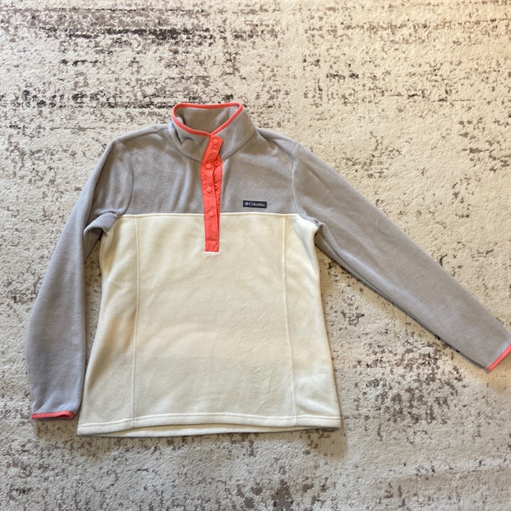Columbia fleece. New. Maybe never worn. Size M. Soft and fuzzy fleece!